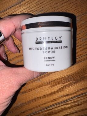 DRMTLGY Renew Microdermabrasion Scrub - White